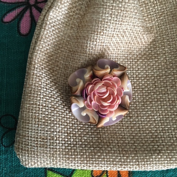 Vintage Seashells Pin Delicate Beauty Shell Brooch - Picture 9 of 10